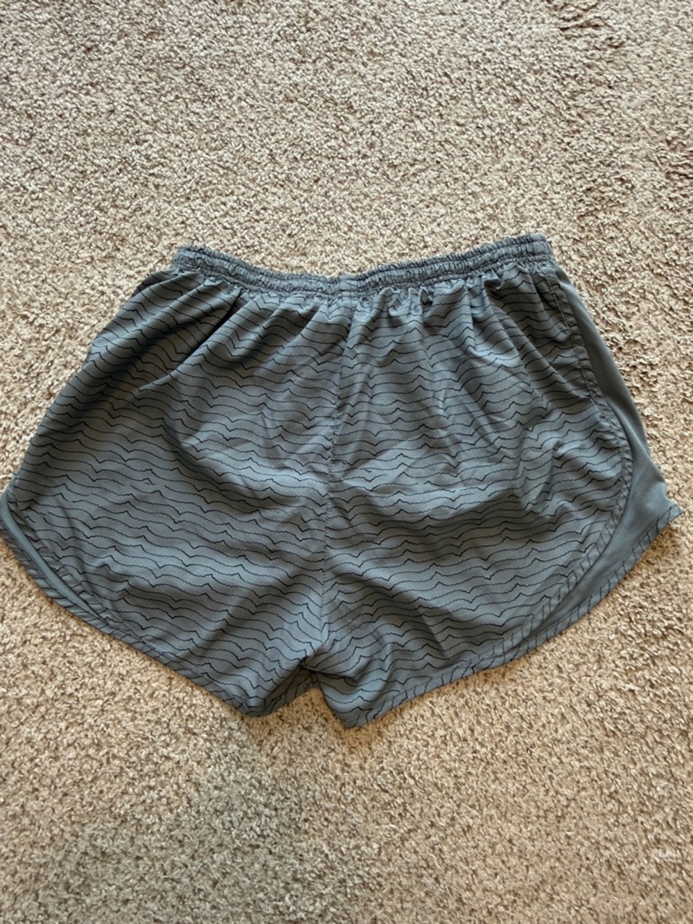 Nike Women’s Charcoal Wavy-Pattern Athletic Shorts - Picture 3 of 4
